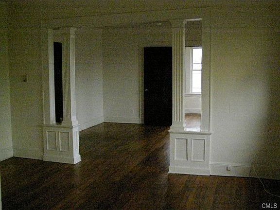 5th image of 105 East Ave