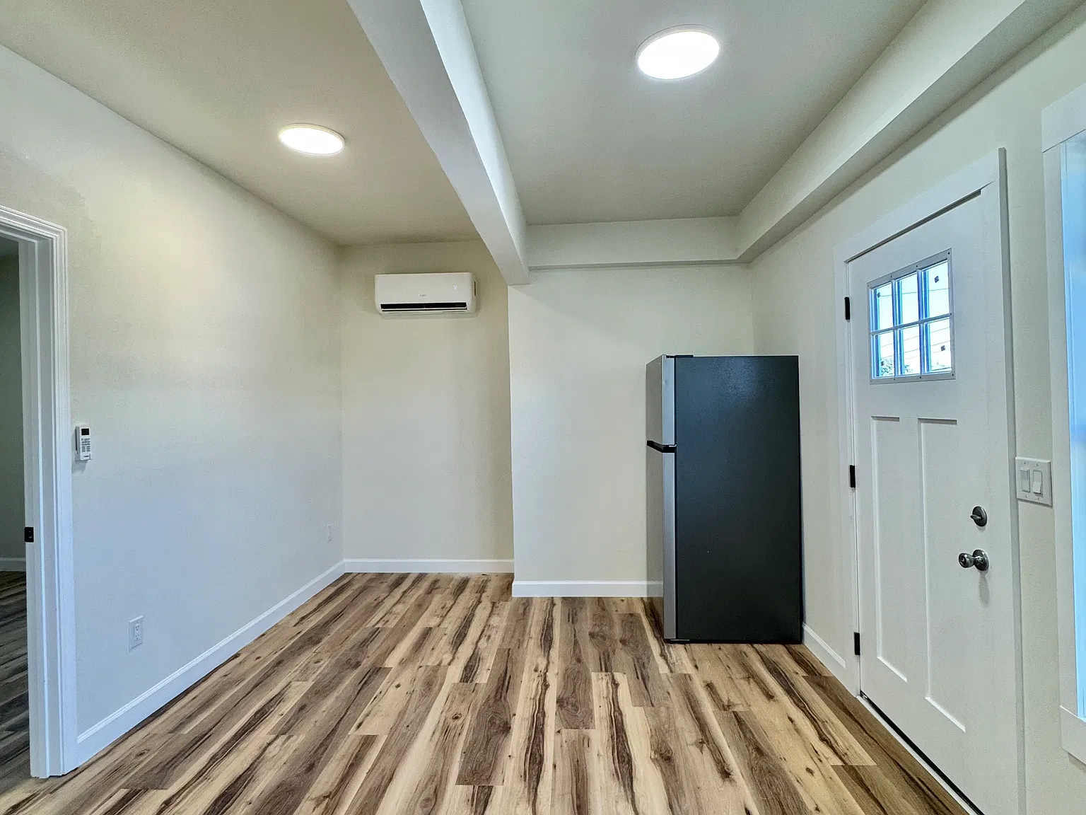 1 bed, 327 sqft, $1,100 — Photo 3