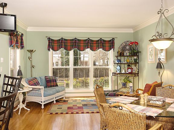 Keeping room off the kitchen