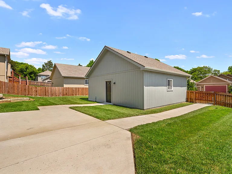 8435 Ottawa St — Photo 42