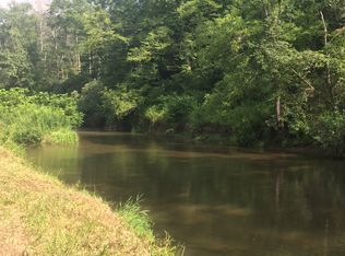 Peacock Dr, Hillsville, VA 24343