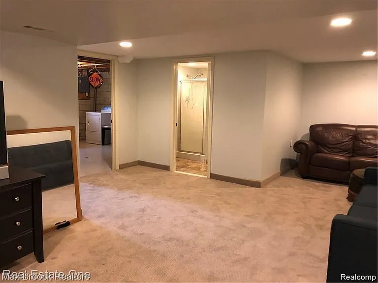 1610 South Blvd — Photo 14