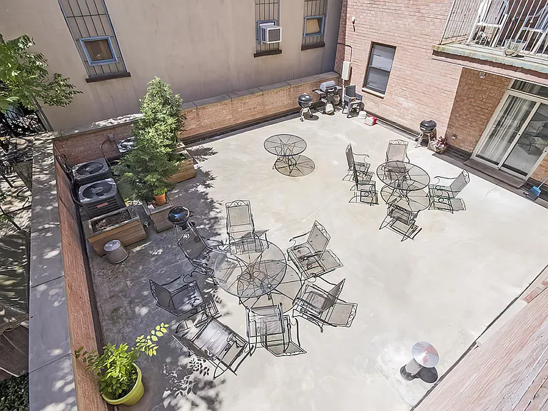 208 S 3rd St #2C — Photo 15