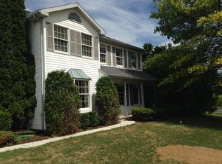 2 Southern Cross Dr, Boiling Springs, PA 17007