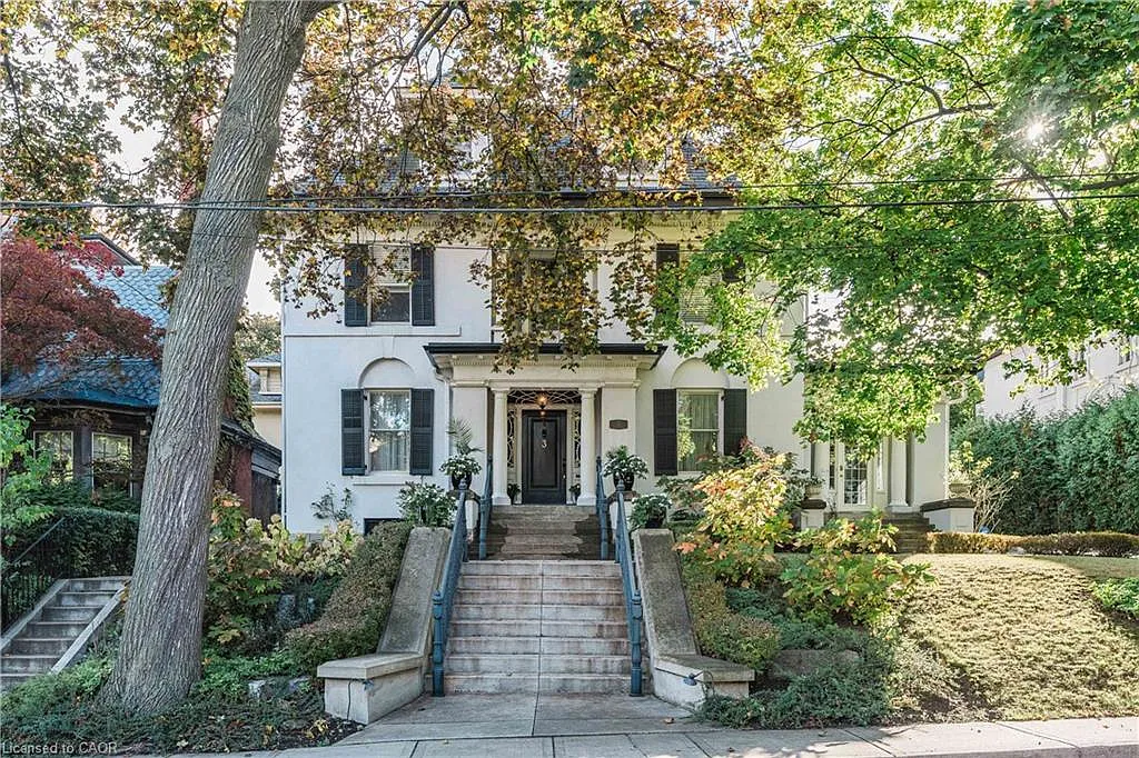 3 Turner Ave photo 1