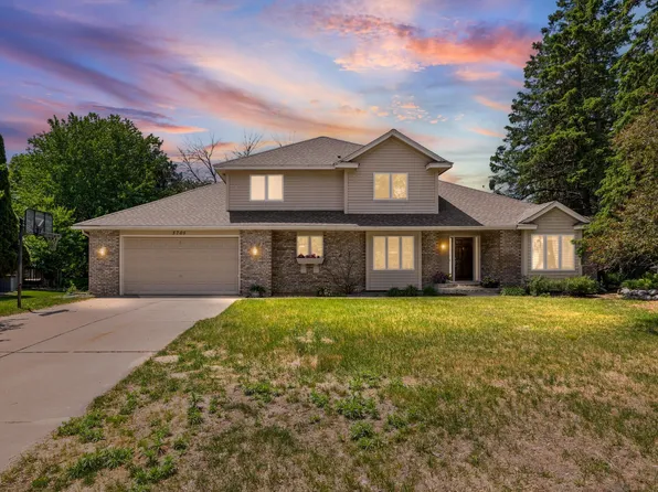 5705 Lois Ln, Shoreview, MN 55126