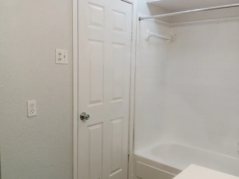 658 Corliss — Photo 20