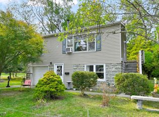 92 Lakeview Ter, Oakland, NJ