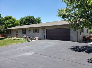 101 Steller St, Elkhart, IL 62634