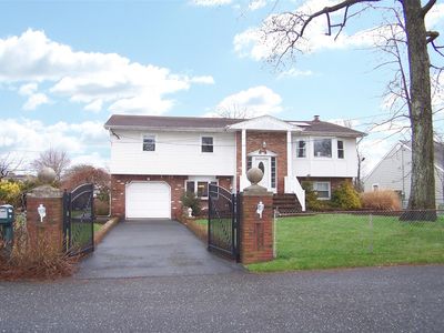 151 Lakeside Drive, Oakdale, NY, 11769