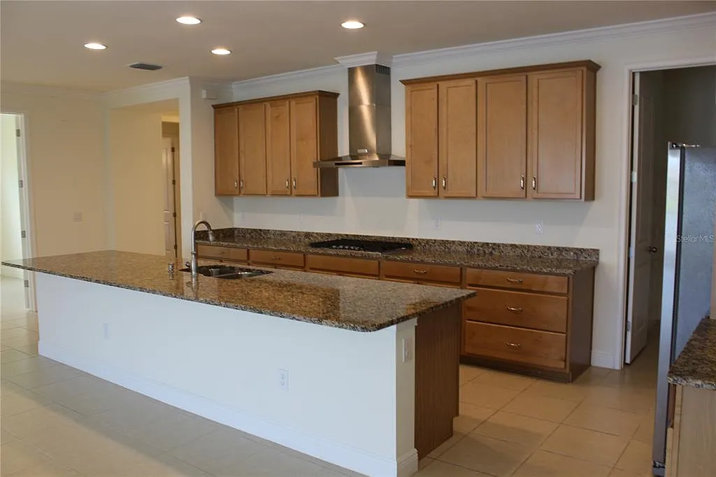 3 bed, 2.0 bath, 2298 sqft, $4,100 — Photo 4