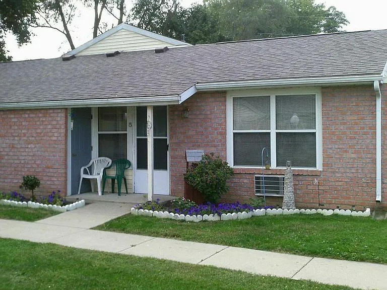 Carthage Manor Apartments — Photo 4