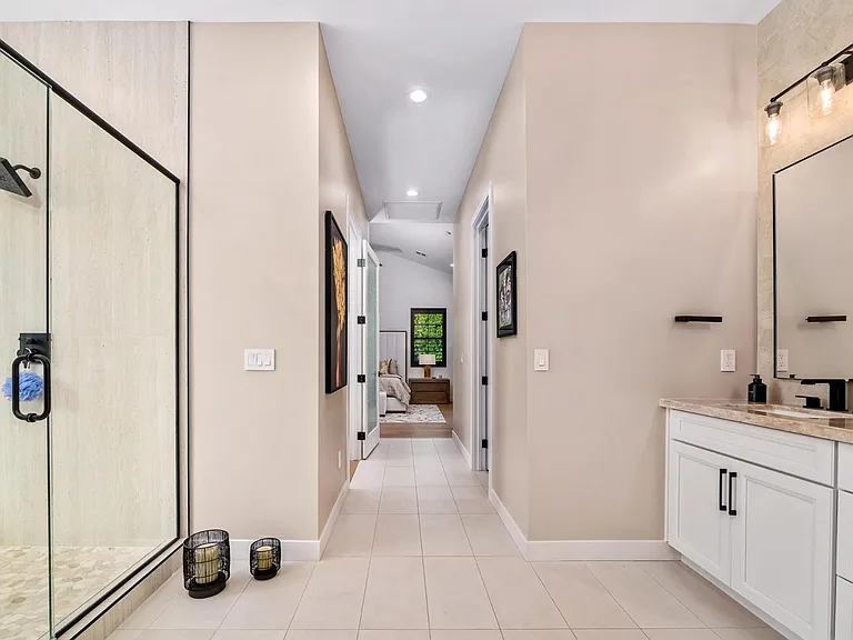 3810 E Clarendon Ave — Photo 25
