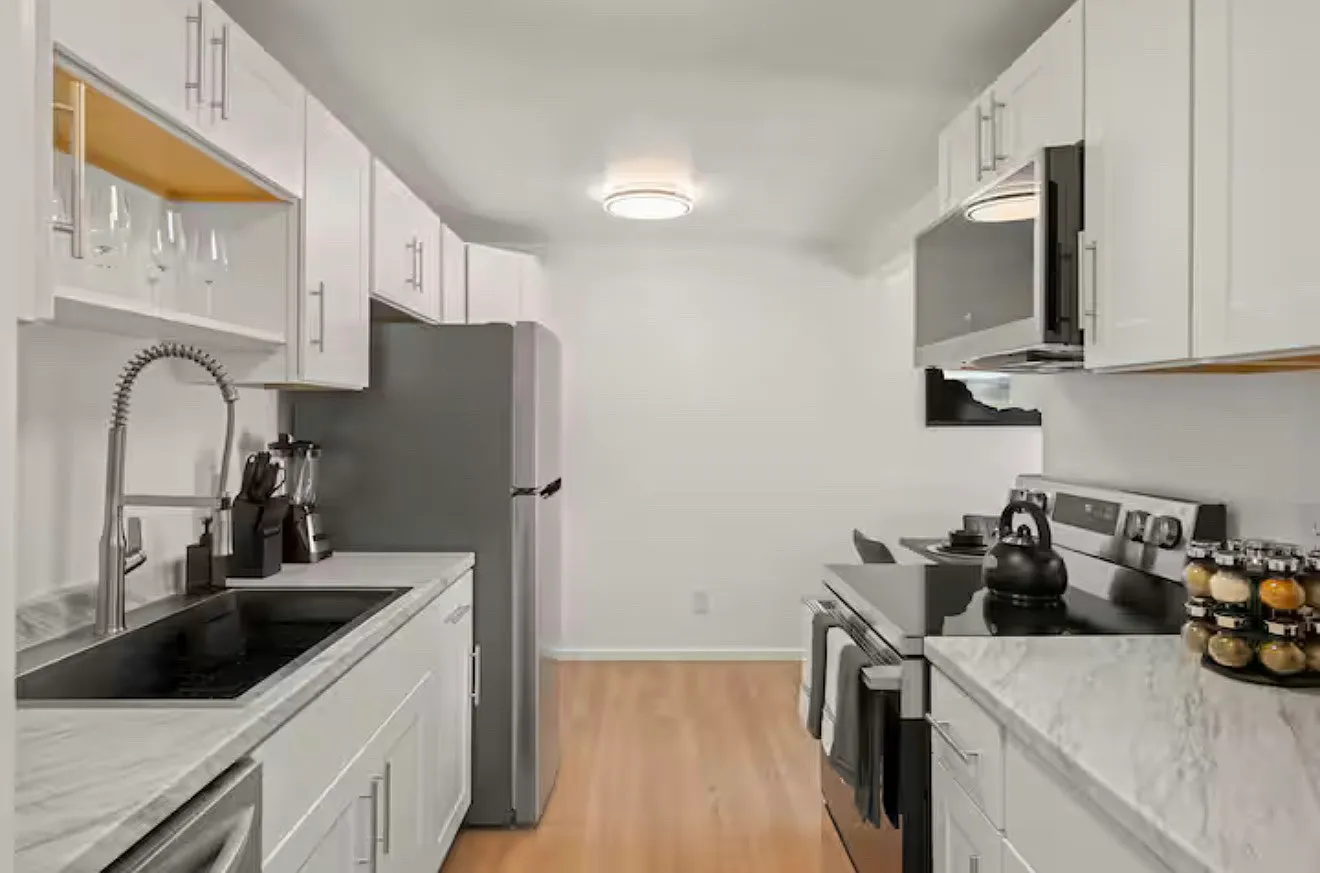 1 bed, 708 sqft, $2,350 — Photo 3