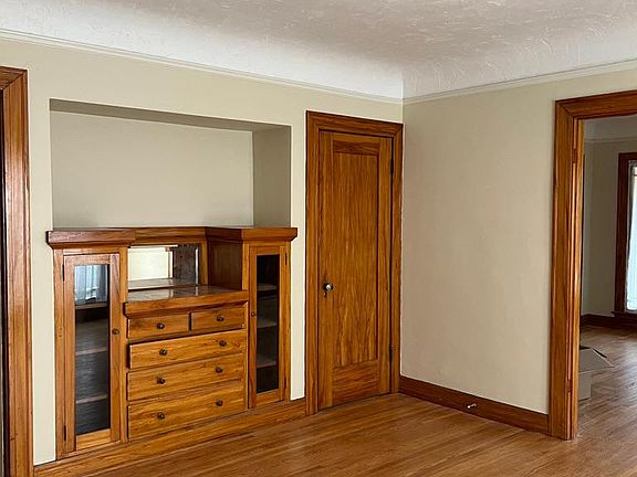 3rd image of 4419 Price St