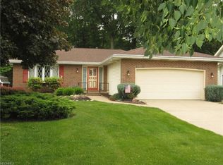 25171 Tara Lynn Dr, North Olmsted, OH 44070