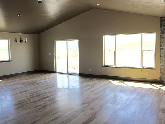 3rd image of 3052 Callaway Dr