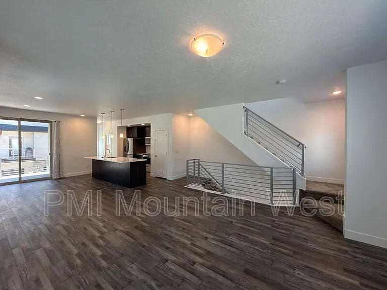 506 W 2200 N — Photo 17
