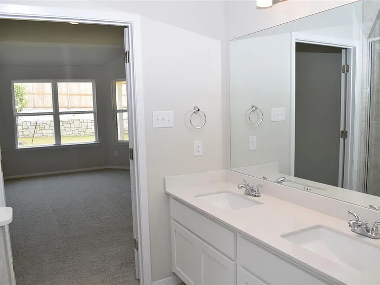 208 Shugart St — Photo 19