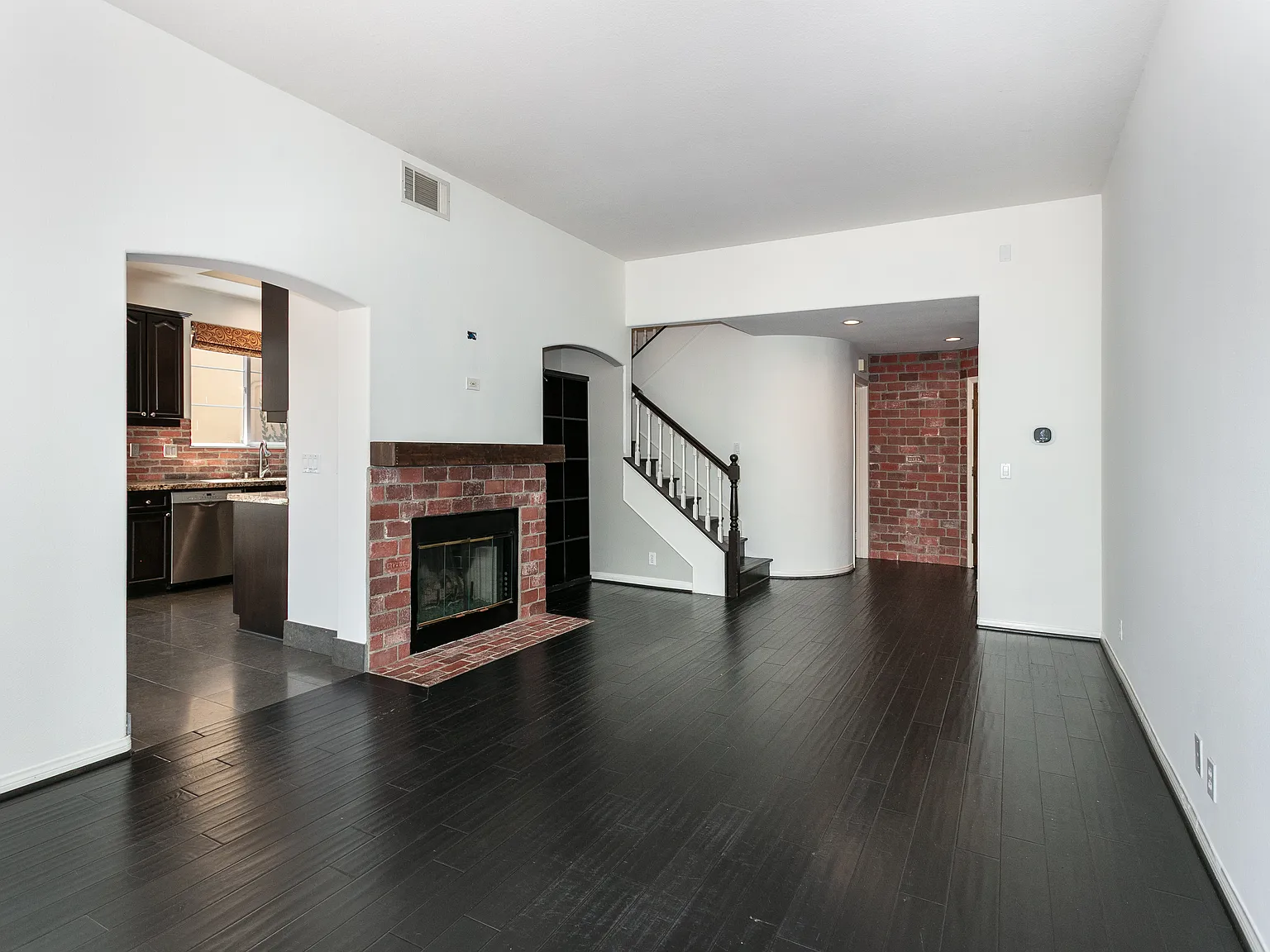 3 bed, 2.5 bath, 1771 sqft, $4,200 — Photo 4