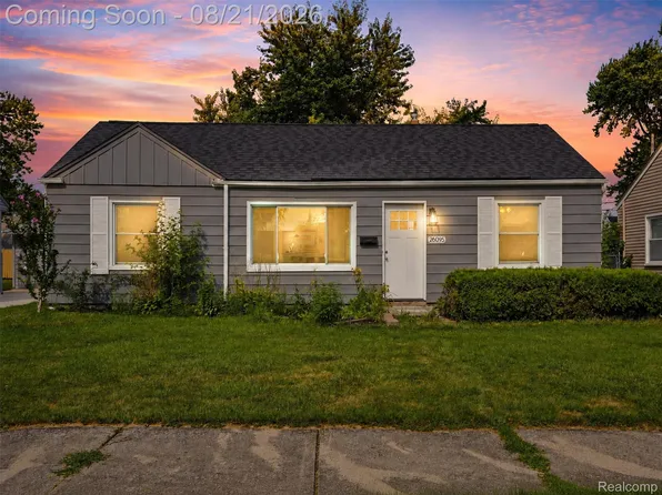 26095 Normandy St, Roseville, MI 48066