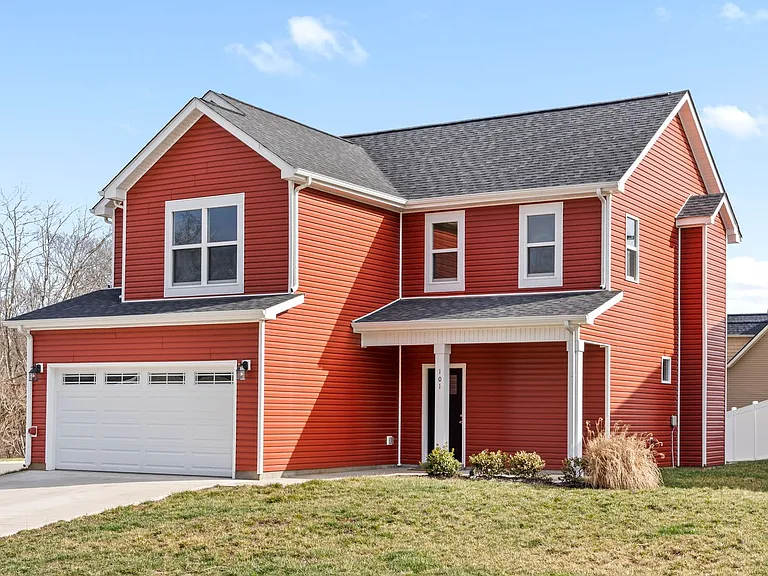 101 Lucerne Ln — Photo 3