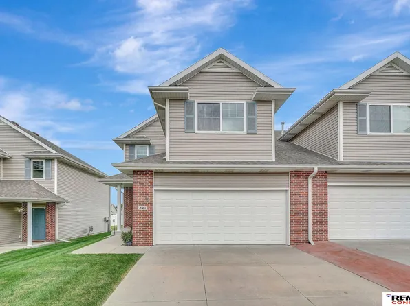 8911 Broken Spoke Dr, Lincoln, NE 68507