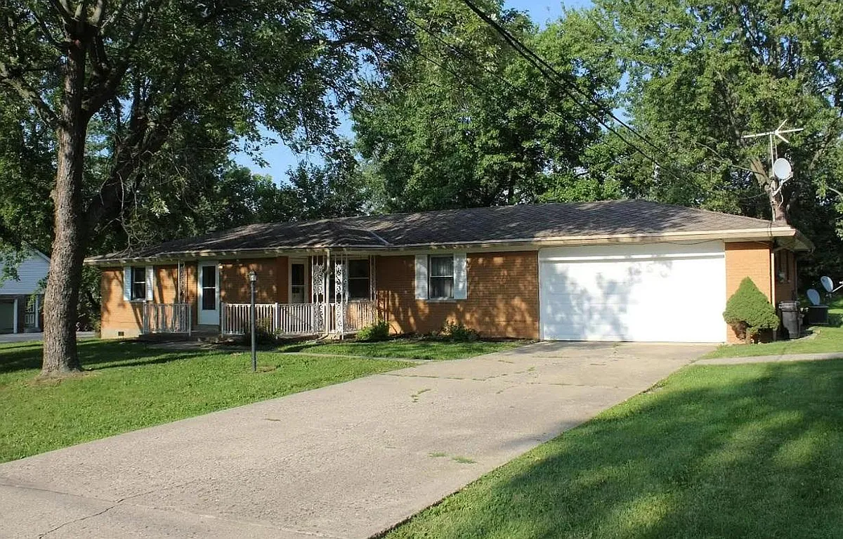 Building Photo - 8838 Meadowview Dr #B