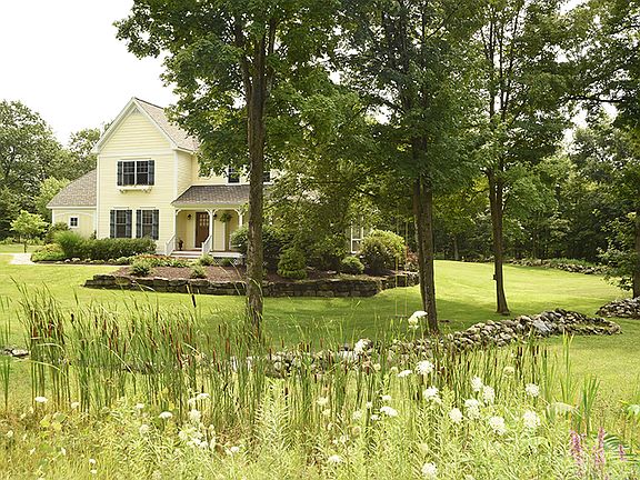 3rd image of 7 Lower Meadow Ln