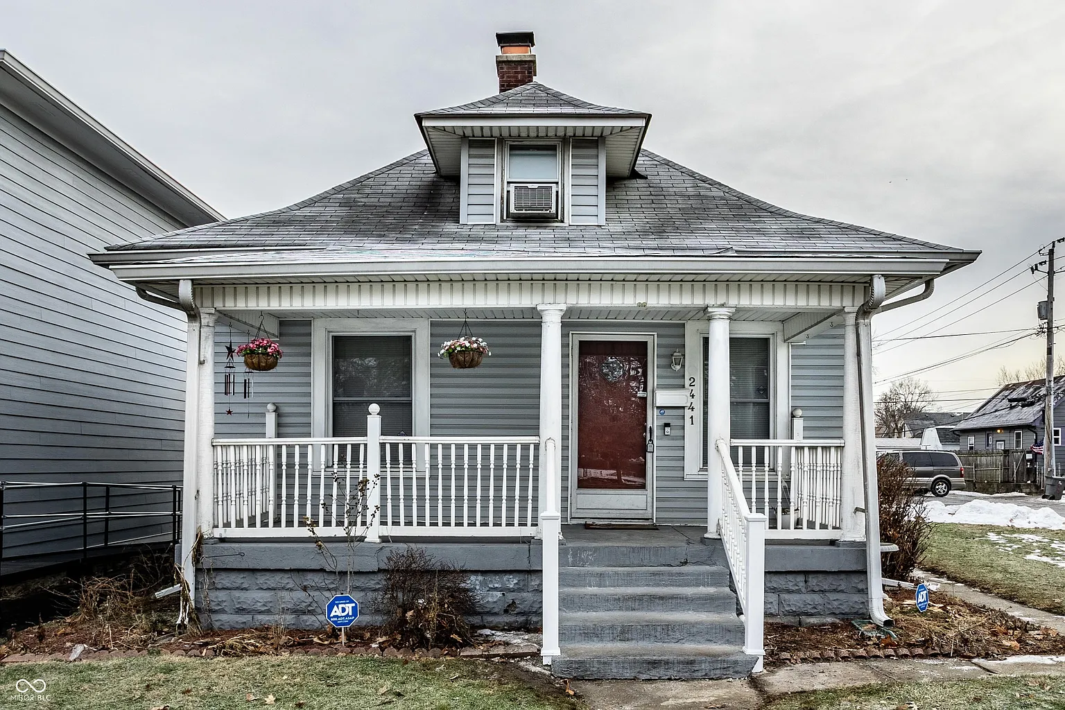 2441 Shelby St photo 1