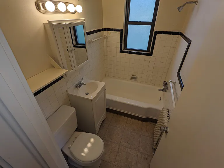 809 College St #23 — Photo 6