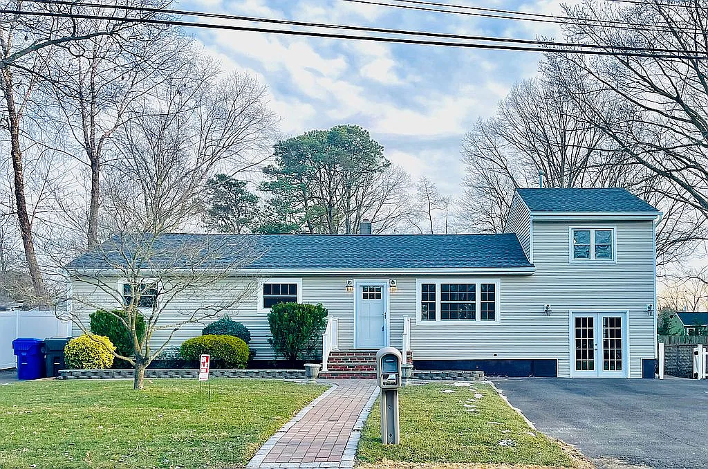 122 Meridian Dr photo 1