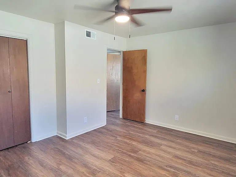 800-804 Laurelwood Dr — Photo 16