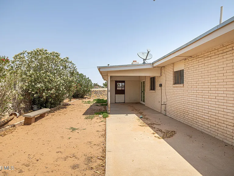 3329 Running Deer Dr — Photo 18