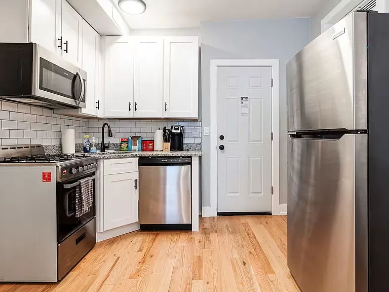 1624 W Beach Ave #BF — Photo 4