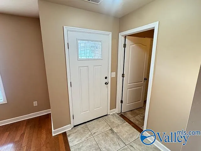 3 bed, 2.0 bath, 1628 sqft, $1,595 — Photo 3