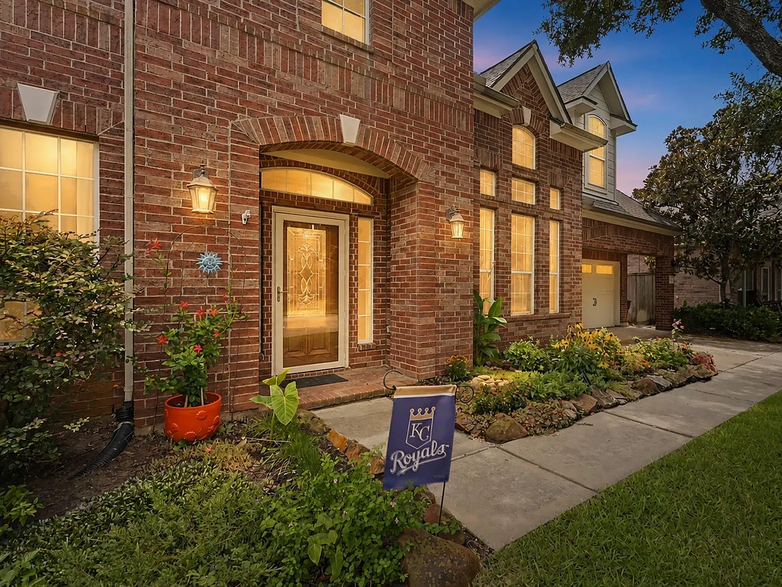 4 bed, 3.5 bath, 3649 sqft, $3,400 — Photo 3