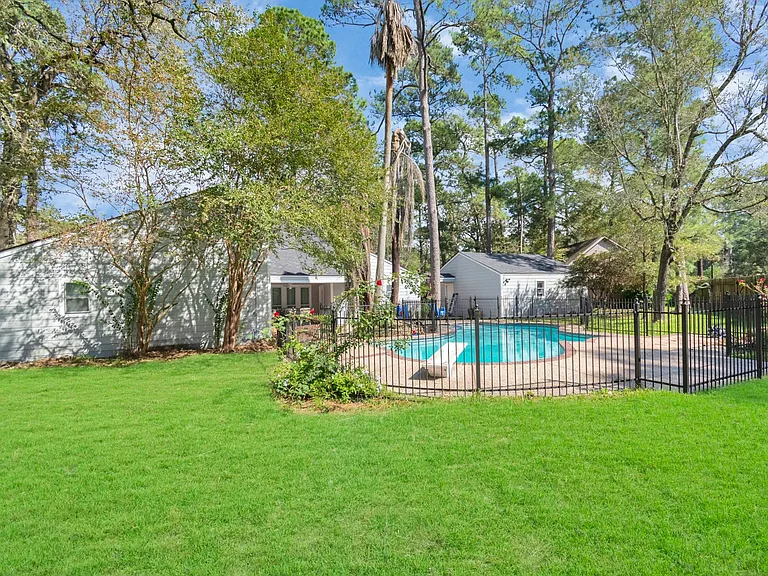 902 Golden Bear Ln — Photo 26