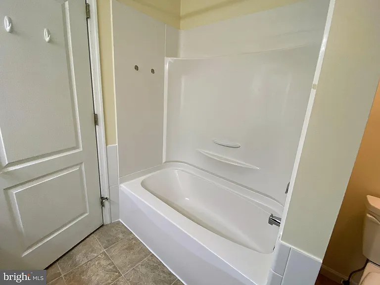 204 Brecknock Ter — Photo 14