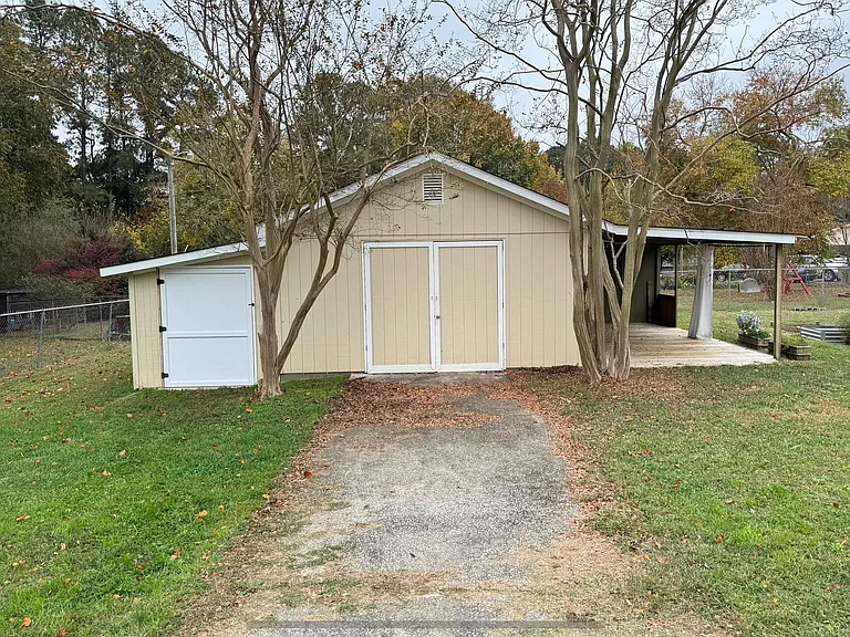 1505 Foxwood Dr — Photo 6