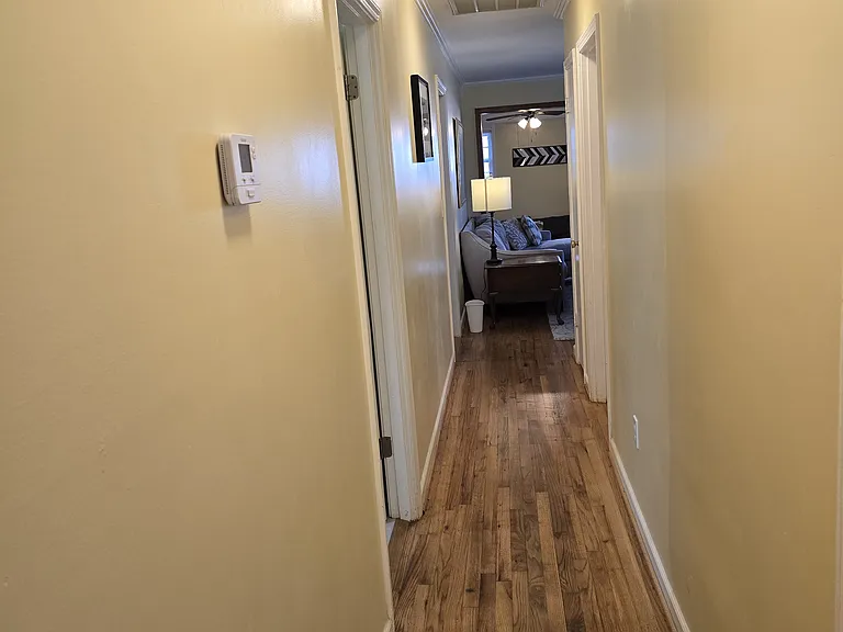 242 W Castle Dr — Photo 18
