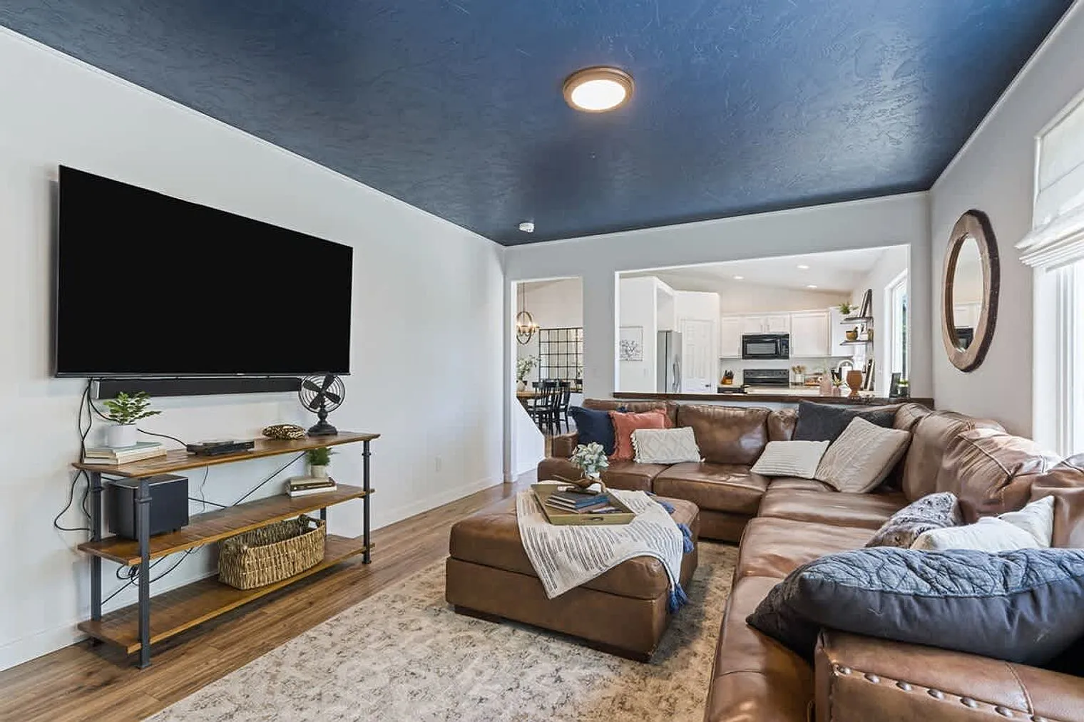 3 bed, 2.0 bath, 1356 sqft, $4,782 — Photo 4