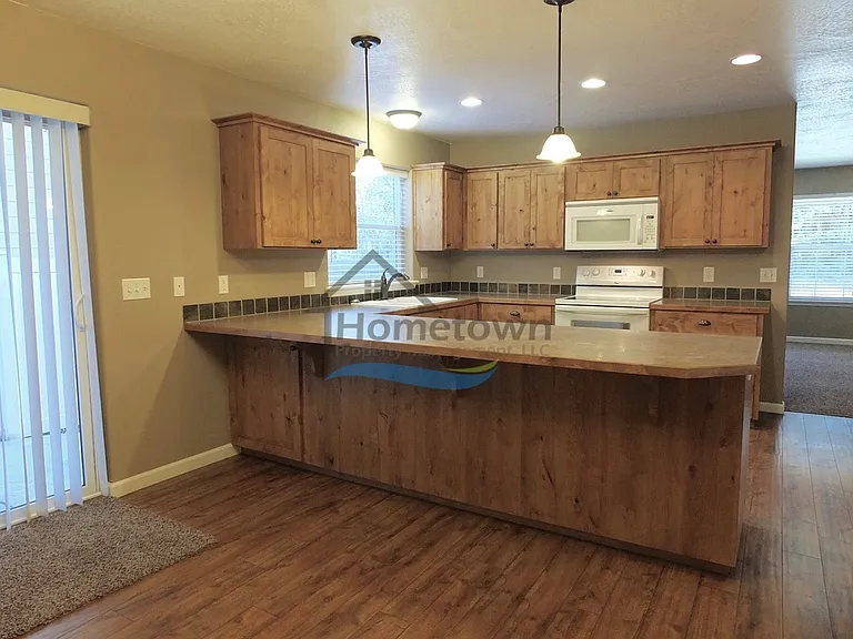 908 E Davis Ave — Photo 7