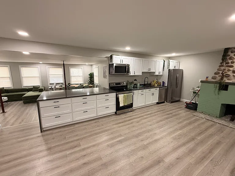 2 Roosevelt Dr #1 — Photo 7