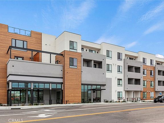 4th image of 402 W Grand Ave #401