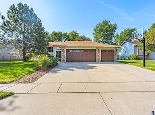 817 E Pine St, Brandon, SD 57005