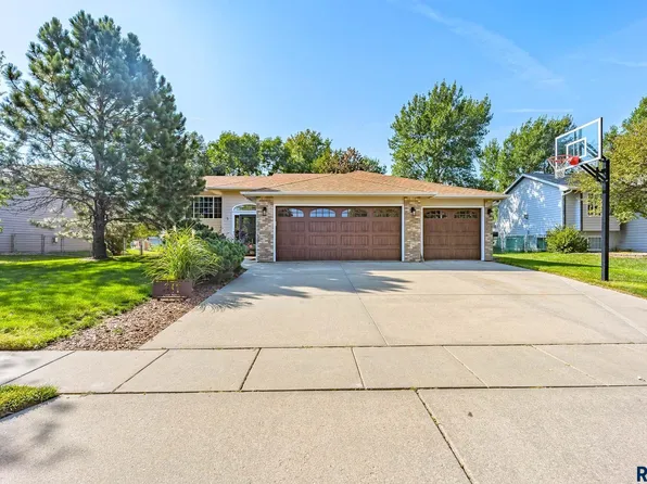 817 E Pine St, Brandon, SD 57005