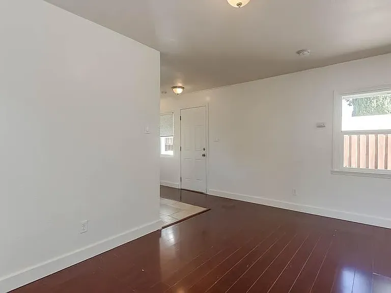 325 N 18th St — Photo 7