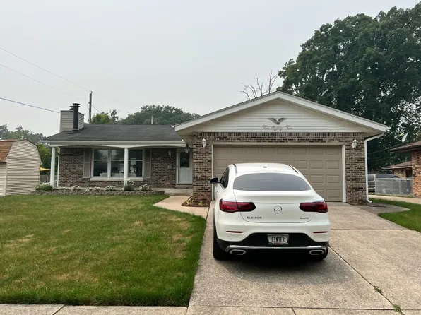 282 Softwood Dr, Hobart, IN 46342