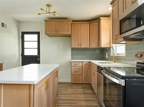 7919 Corona Ave, Kansas City, KS 66112